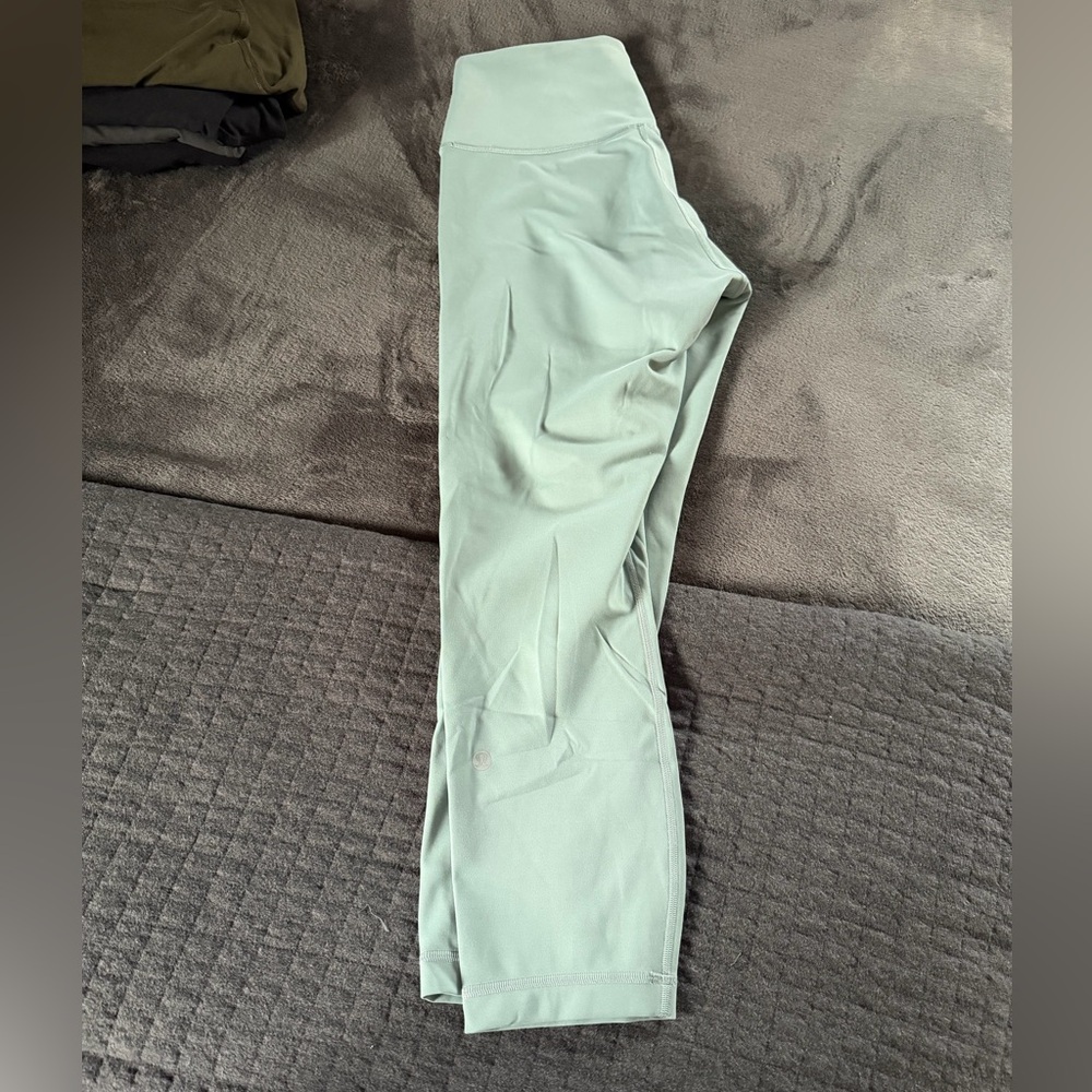 Lululemon Wunder train size 10, 23”